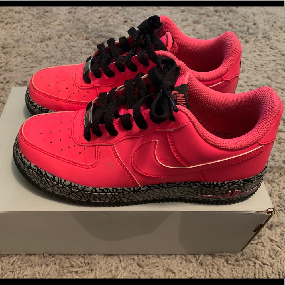 Nike Air Force 1 Low GS Hyper Pink / Black Size 5y